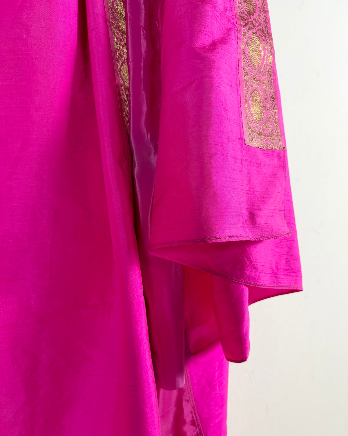 Preloved Silk Sari Length in Hot Pink 10