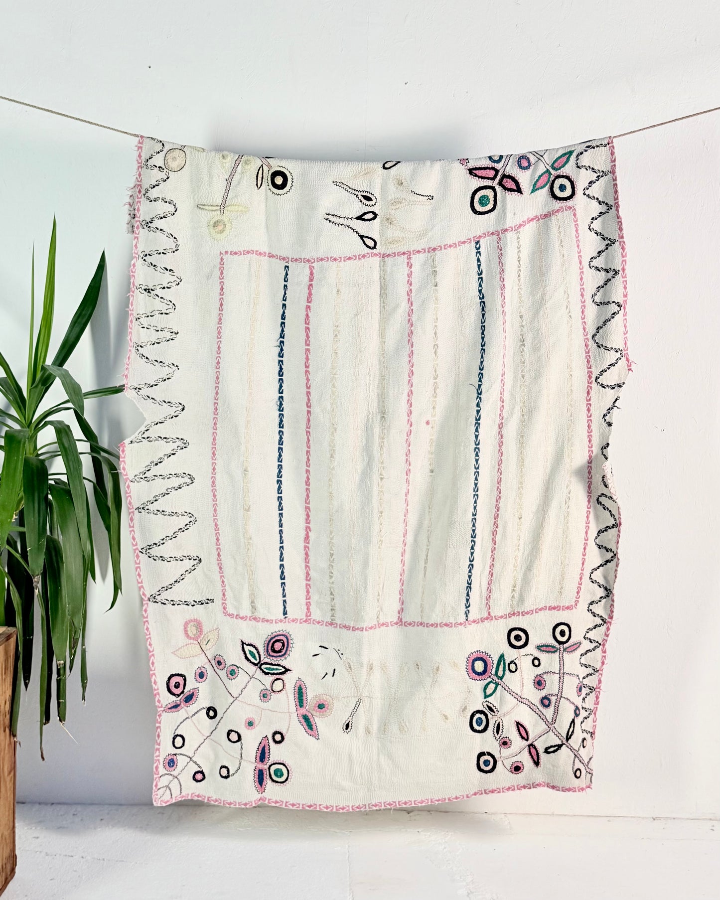 Project Kantha Quilt: White Nakshi Kantha With Tree Of Life Embroidery