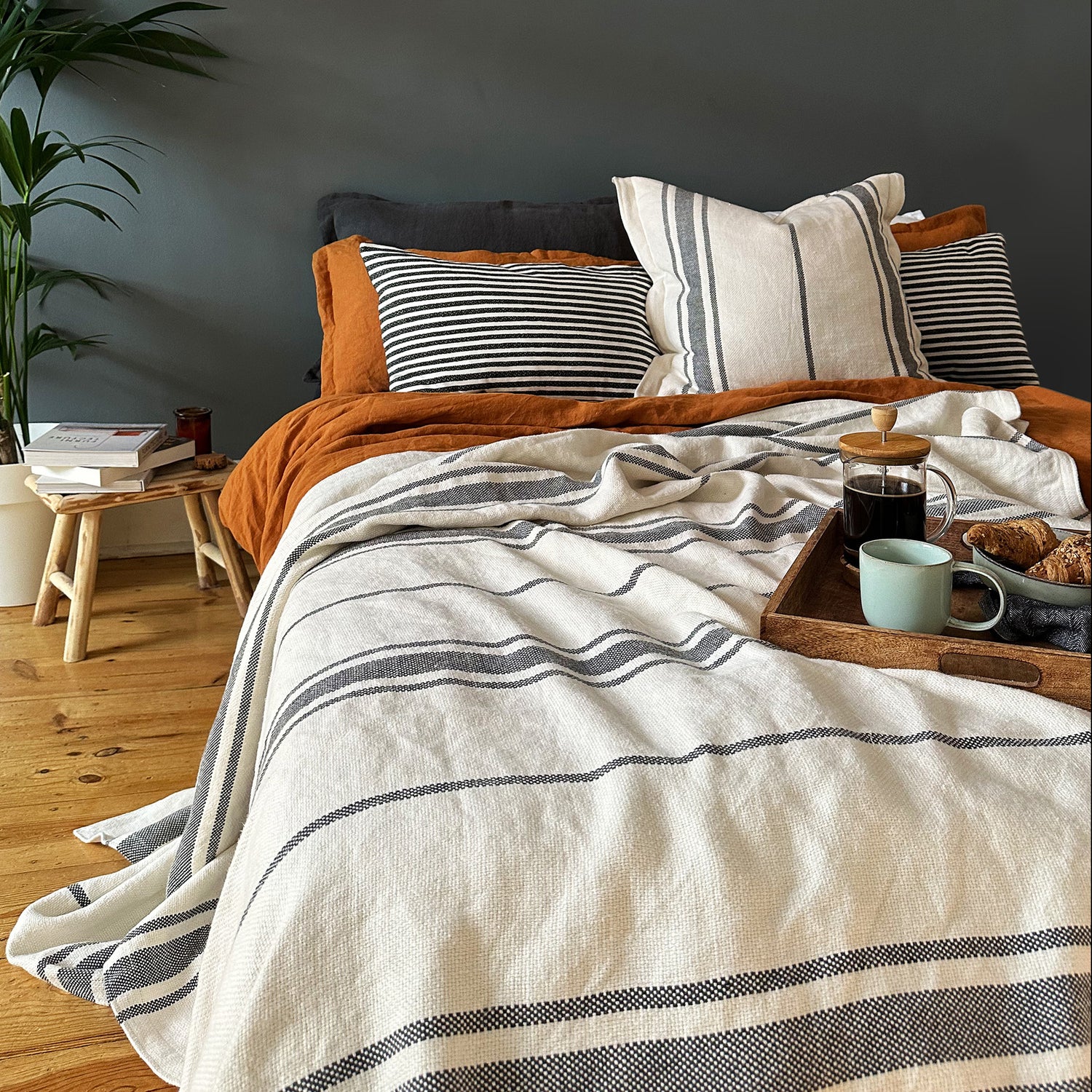 linen-heavyweight-blankets-and-bedding-biggs-and-hill