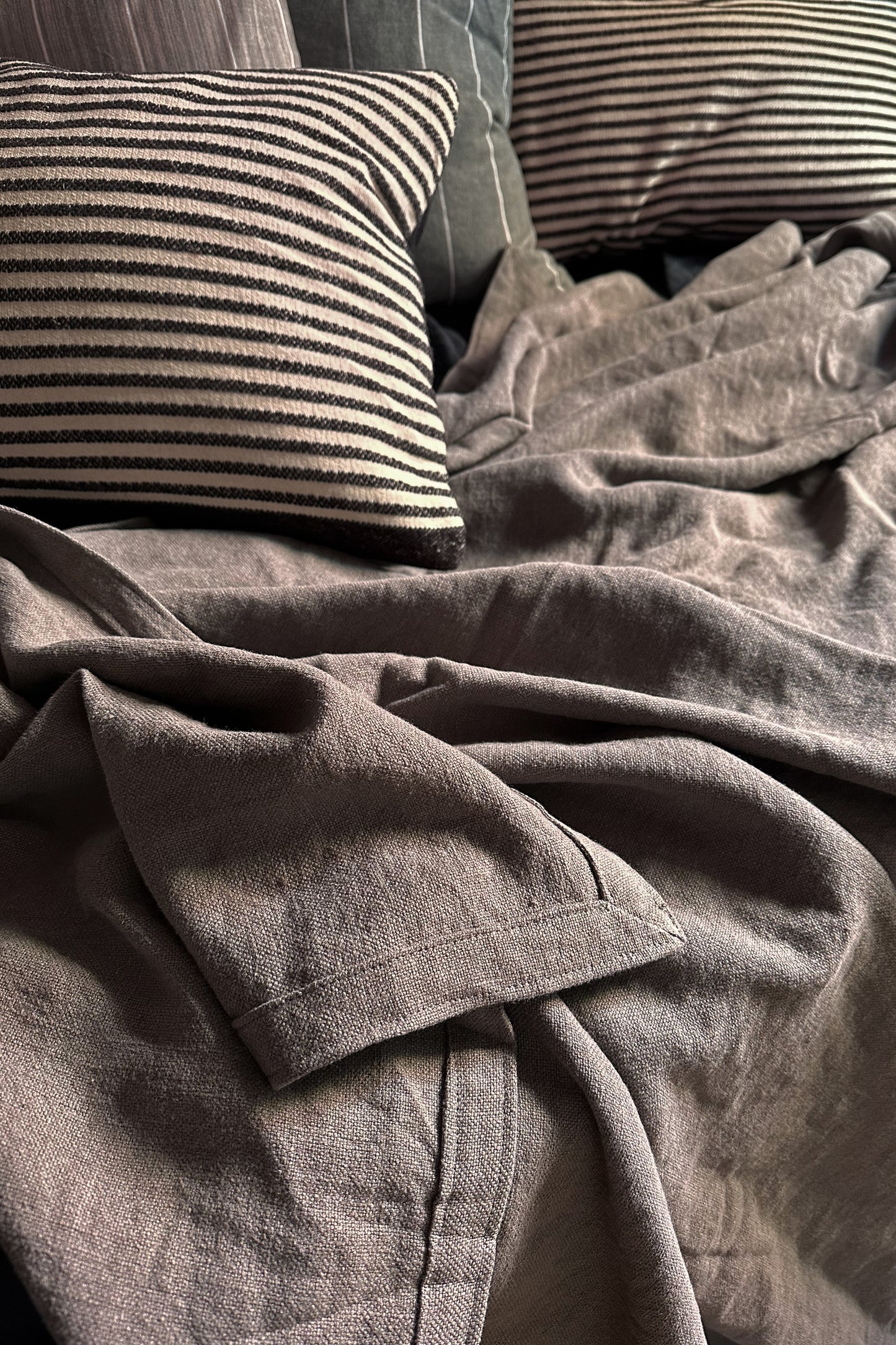 Heavyweight Linen Blanket / Bed Throw in Smoke Grey